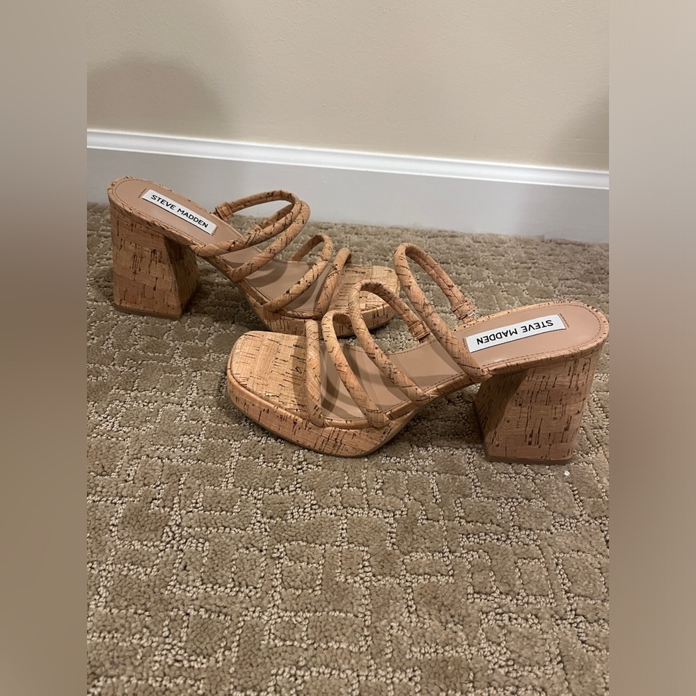 STEVE MADDEN Cork Heels Size Women’s 8 LIKE NEW